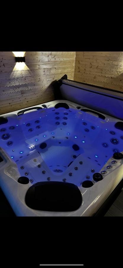 Les Suites De Stanislas Jacuzzi & Spa Nancy Exterior foto