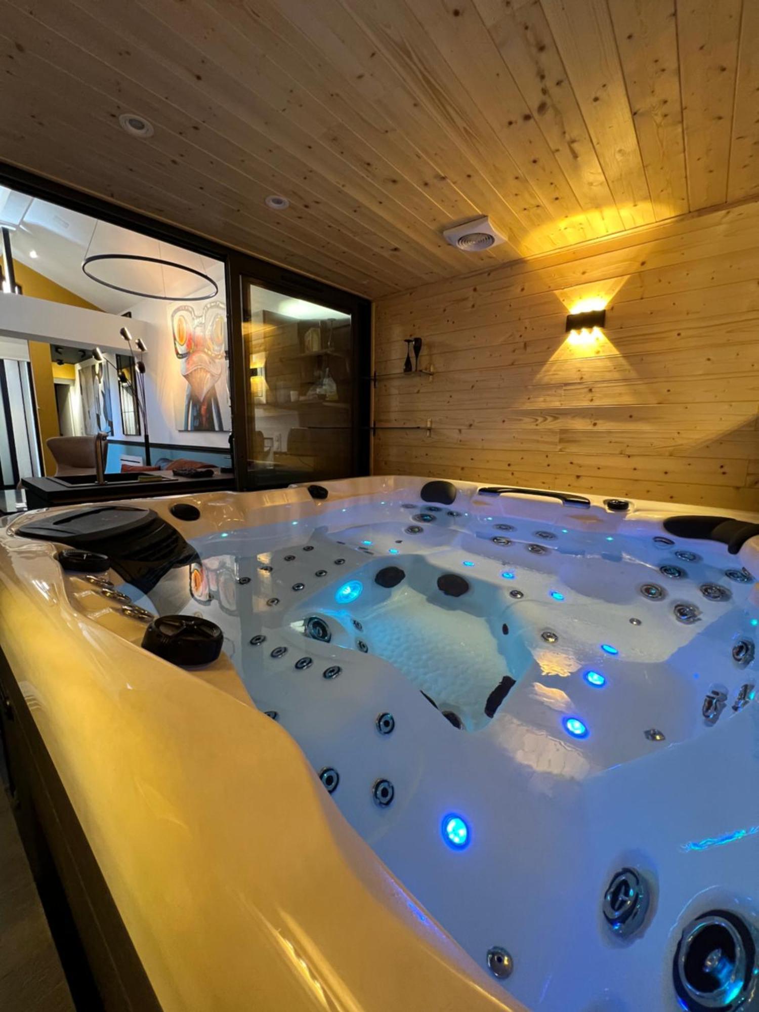 Les Suites De Stanislas Jacuzzi & Spa Nancy Exterior foto